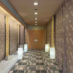 洋風のホテルだが、神殿へ続く道は和風に切り替えられていて、雰囲気もよかった。