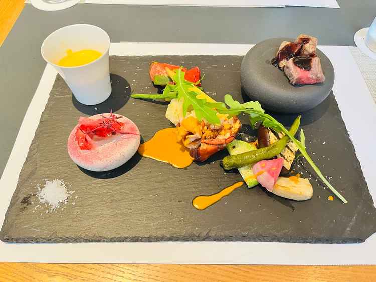 試食会のお料理。盛付けが綺麗でトリュフソースがかかったお肉がとても美味しかったです。