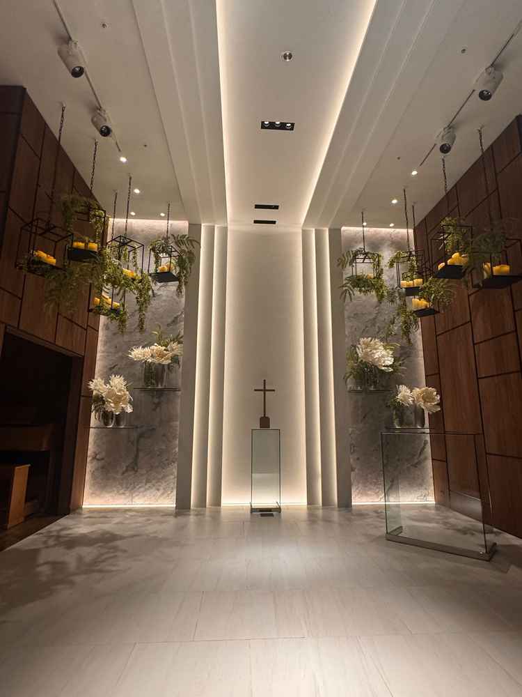 挙式会場の私たちのいる部分は特に明るかった