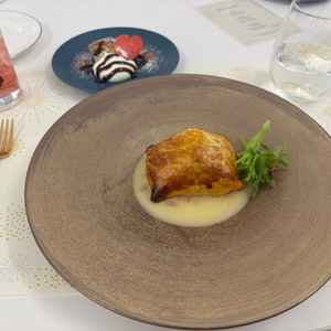 試食時の写真。写真は魚料理、デザート、飲み物なし試食時のもの。