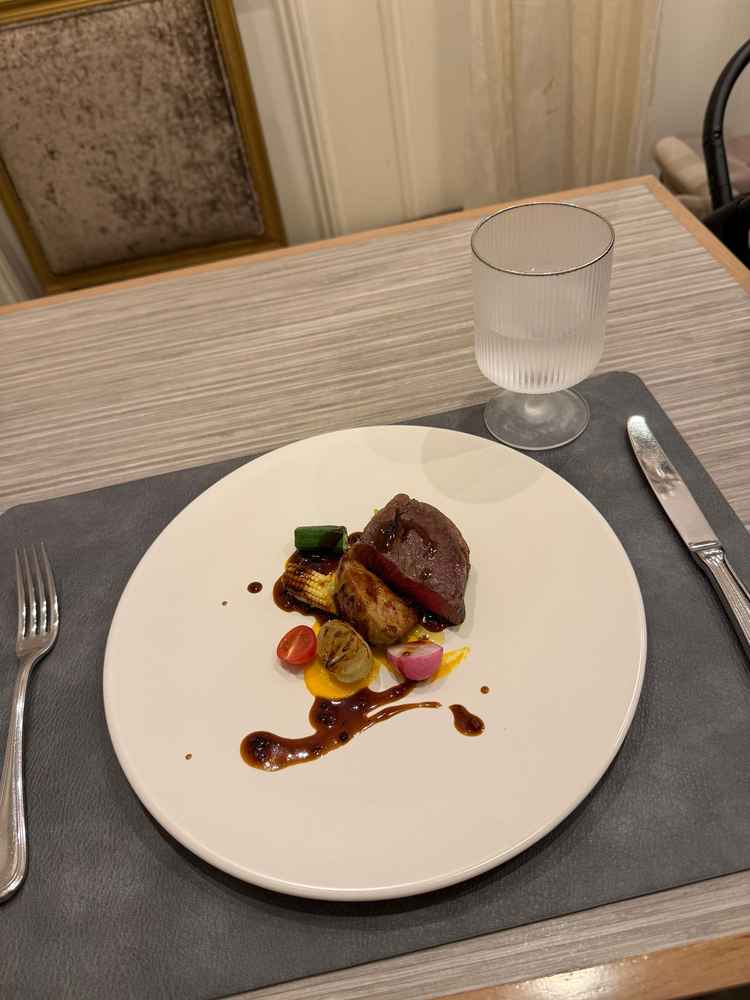 お肉はすごい柔らかく、フォアグラも絶品です！