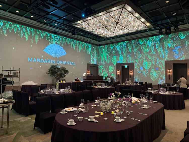 披露宴会場！全面に映像上映ができて大迫力！