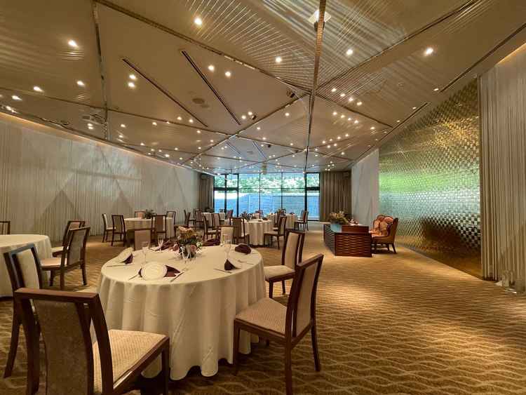 白を基調とした、明るい雰囲気のバンケットayane