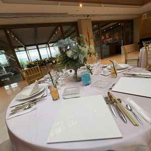 披露宴会場にて試食時の写真。清潔感があり、かつ、オシャレ。