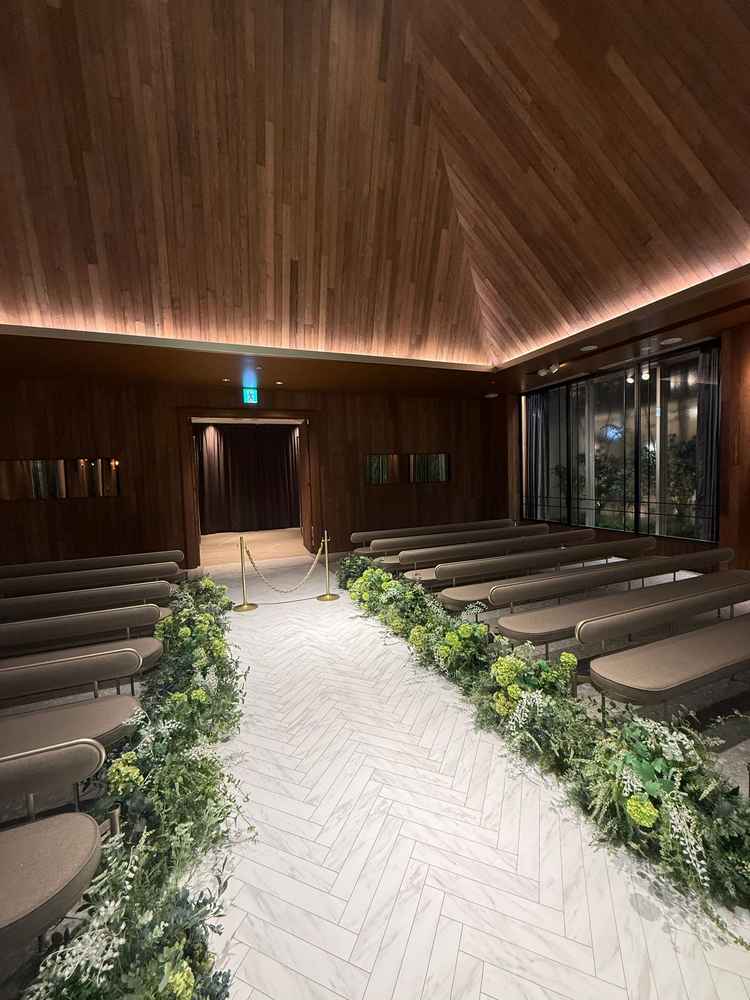 B1チャペル。台側から。正面両端の窓はシークレットミラーになっており、反対側からはチャペルを見ること