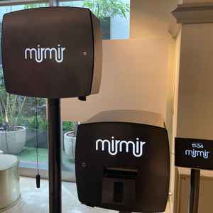 ゲストが挙式前までに時間を過ごす待合室にあったmirmirが印象的でした。