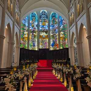 ビルの中にあるとは思えない圧巻のチャペル