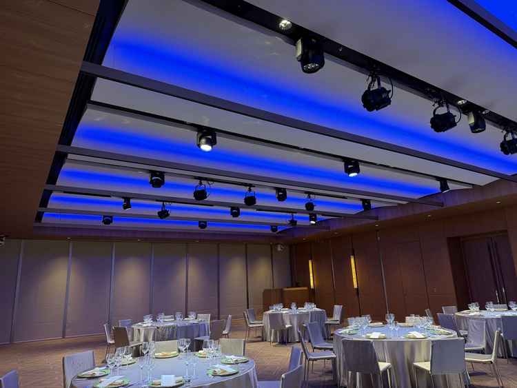 照明機材が本格的で理想なライブ演出ができそう