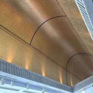 サプライズで天井が開いてバルーンを飛ばせるそうです！