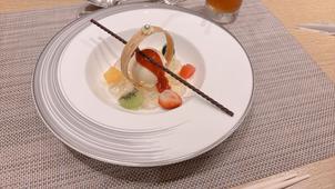 試食のデザートです。指輪の形になっていて可愛いかった。
