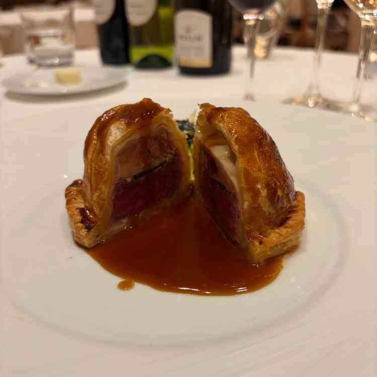 名物のお肉料理のロッシーニはとても美味しかったです。