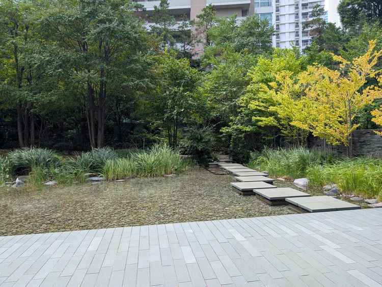 会場前のテラス