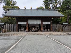 室外の挙式はこちらの本殿で執り行なわれる。土曜でも日中は人がそんなにいなかったので、貸切感味わえそう