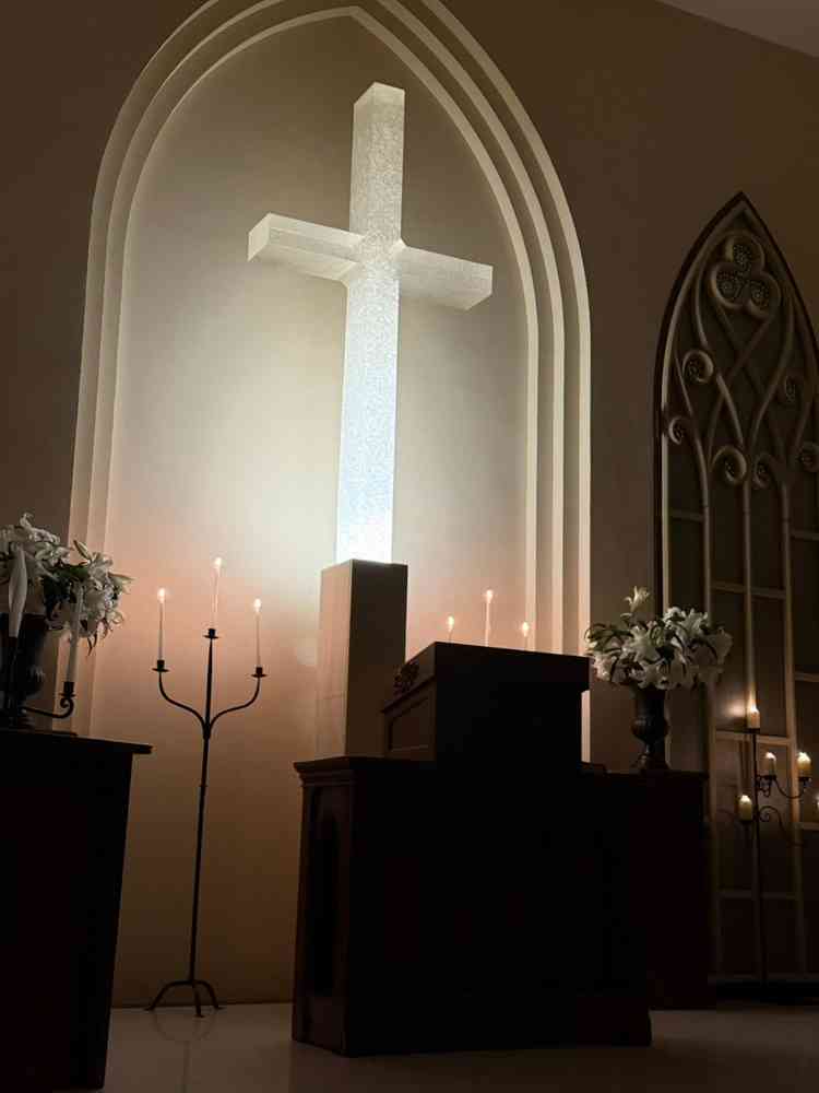 教会のライトを暗くした状態。幻想的な雰囲気でした。