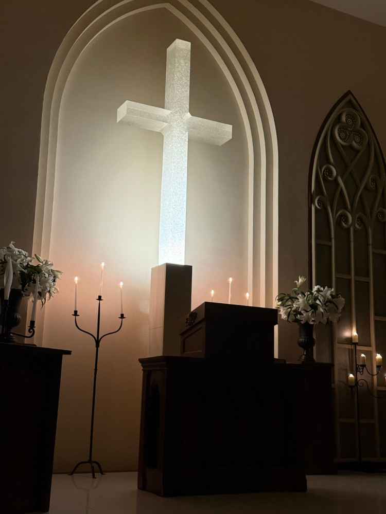 教会のライトを暗くした状態。幻想的な雰囲気でした。