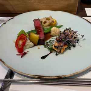 和牛フィレ・トリュフ・オマール海老の4万円のフルコースを試食できました。