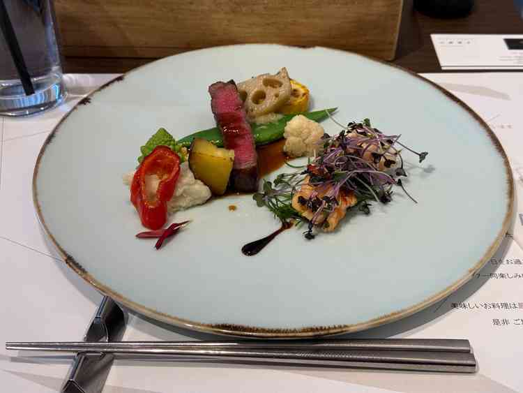 和牛フィレ・トリュフ・オマール海老の4万円のフルコースを試食できました。