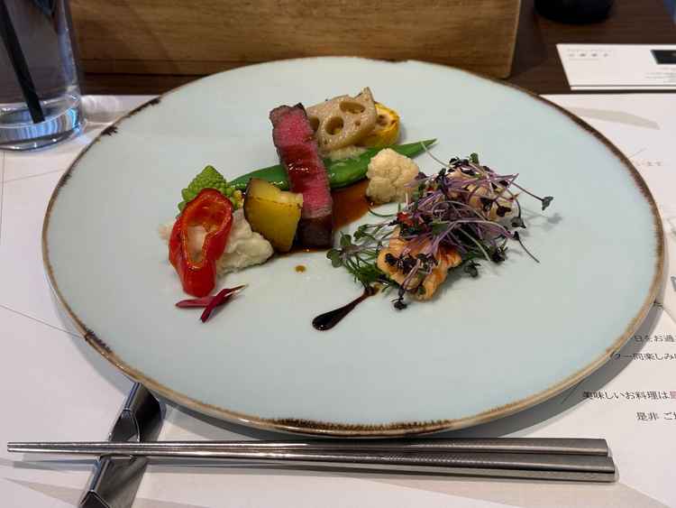 和牛フィレ・トリュフ・オマール海老の4万円のフルコースを試食できました。