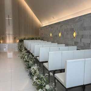 チャペル。白を基調としたチャペルでキラキラしていて素敵だった。