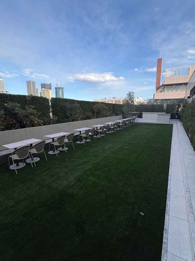 チャペル奥に庭がありました。