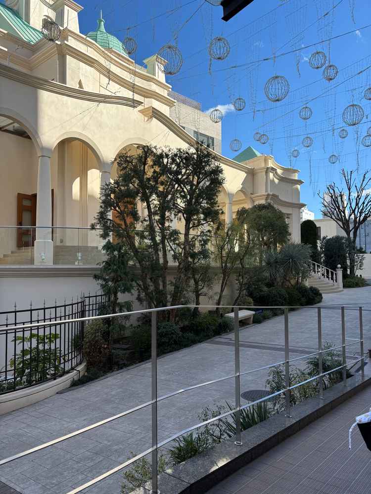 独立型のチャペル。お庭も素敵