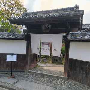 入口。お屋敷のような他会場と差別化が図られる唯一無二の外観となっています。