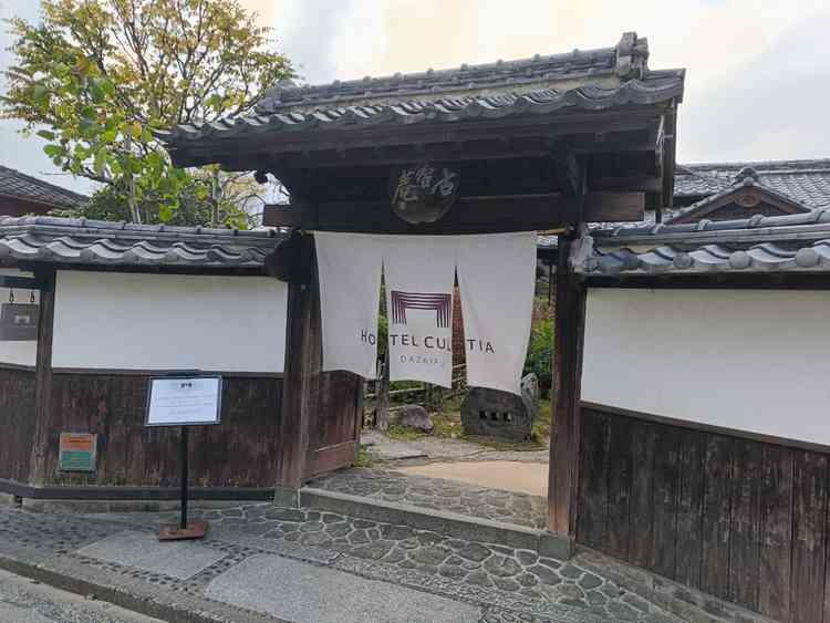 入口。お屋敷のような他会場と差別化が図られる唯一無二の外観となっています。