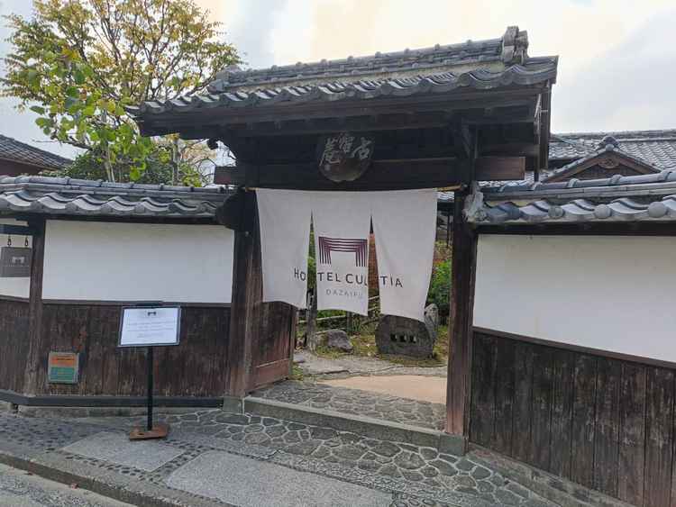 入口。お屋敷のような他会場と差別化が図られる唯一無二の外観となっています。