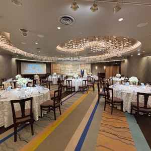 披露宴会場は、全て丸にした会場というのが印象的でした。円満という意味が込められているそうです。