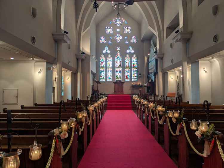 チャペルの写真。ステンドグラスが圧巻、神秘的な雰囲気がありました。