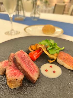 ご飯です。お肉美味しかったです。