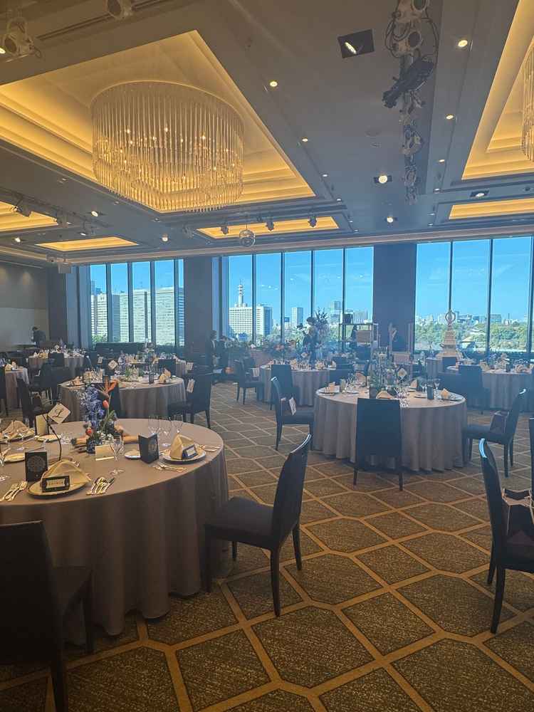 皇居を望む上質感漂う会場です。