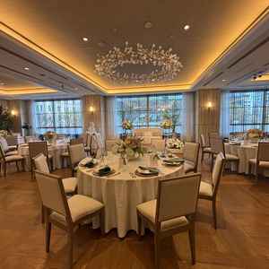 今年にグランドオープンした披露宴会場。他の会場と比べてコンパクトなので少人数におすすめです！