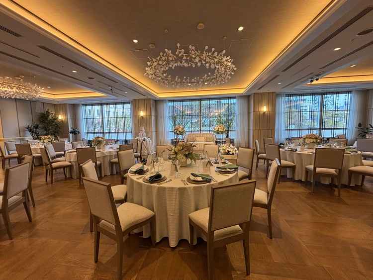 今年にグランドオープンした披露宴会場。他の会場と比べてコンパクトなので少人数におすすめです！