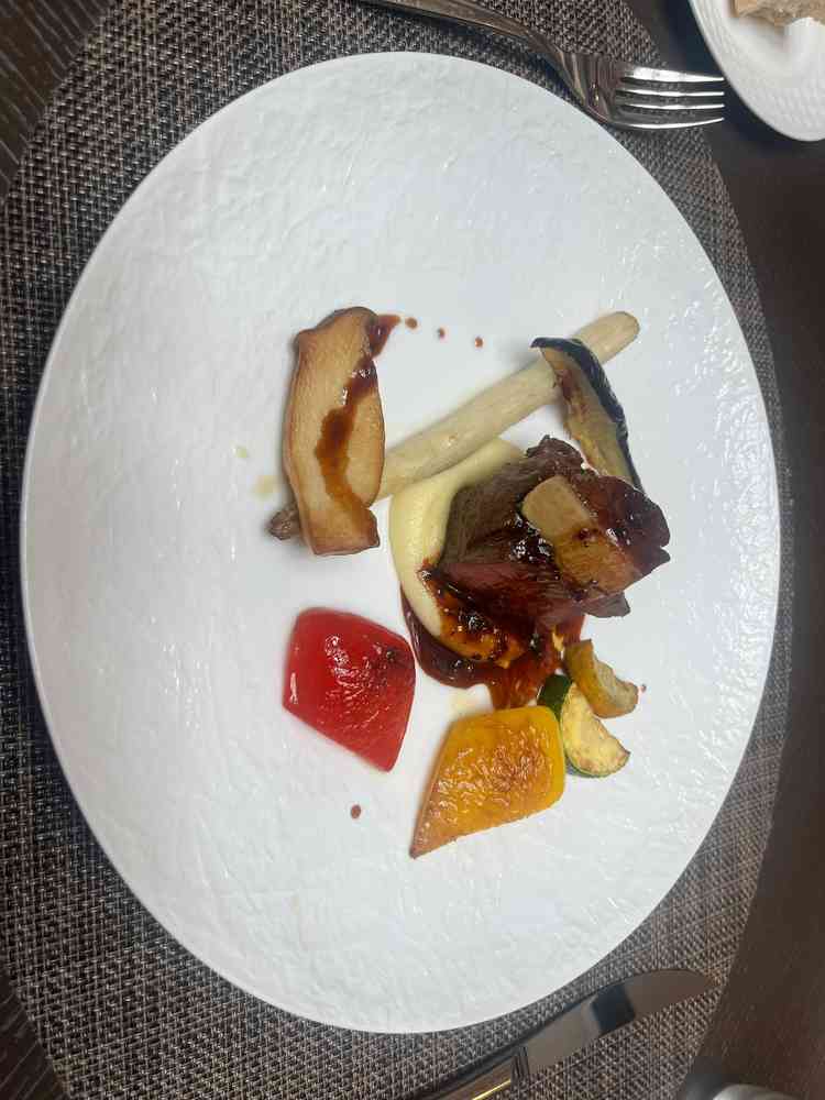 牛フィレ肉とフォアグラのロッシーニ。