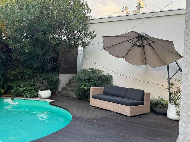 披露宴会場のすぐ側にガーデンがあり、晴れた日には自然光と共に良い写真を思い出に残すことができる