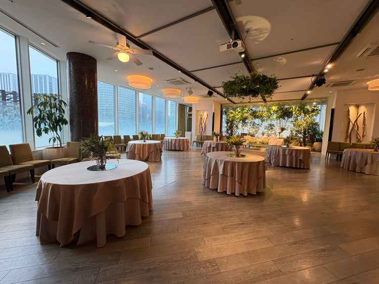 披露宴会場②植物が多い。我々はこちらの方が良いと感じた。