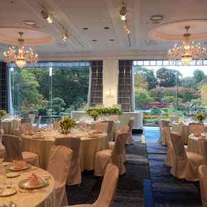 庭園を一望できる挙式会場