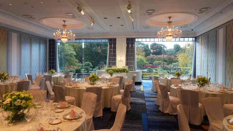 庭園を一望できる挙式会場