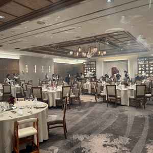 こちらの会場はすごく広くて豪華な披露宴ができそうだなと思いました。