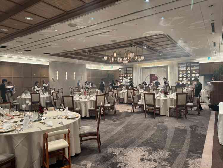 こちらの会場はすごく広くて豪華な披露宴ができそうだなと思いました。