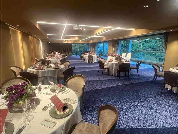 開放的でとても綺麗な披露宴会場でした。