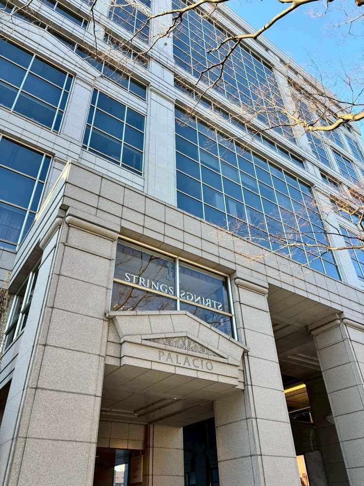 表参道駅を上ったところ