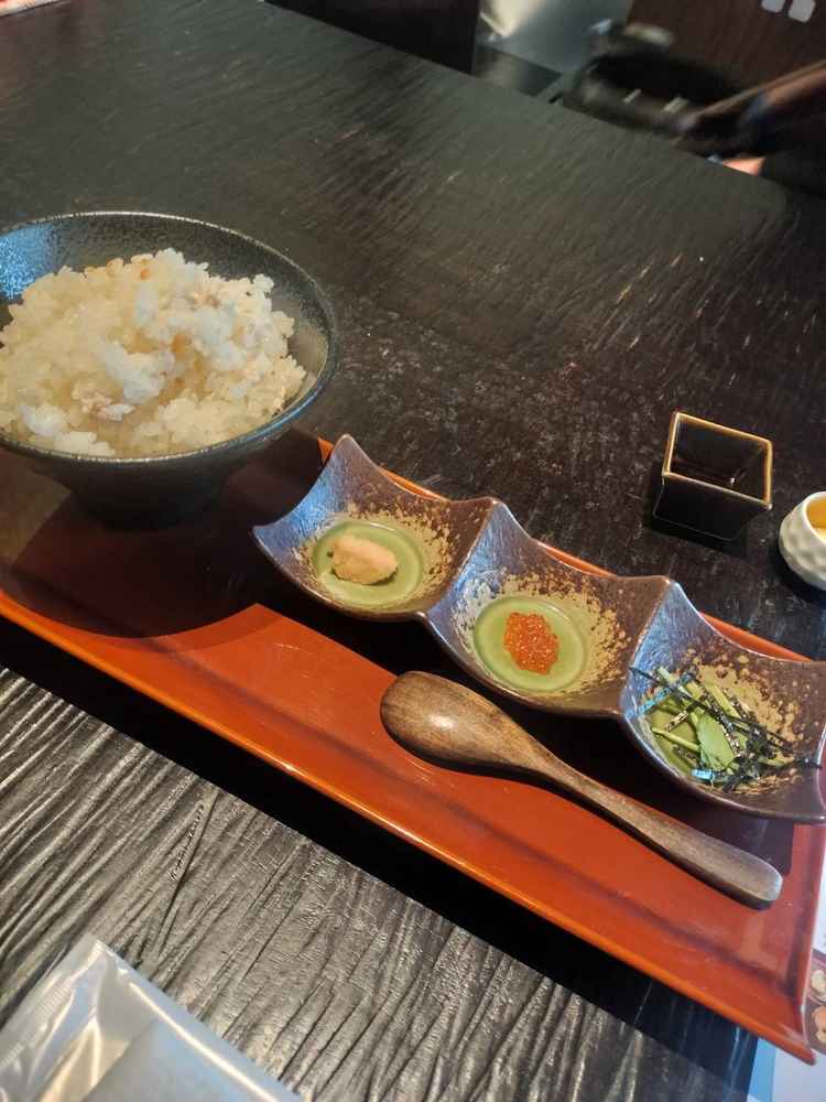 ご飯は土鍋ご飯で、鯛の味がしっかりついて美味しかったです。