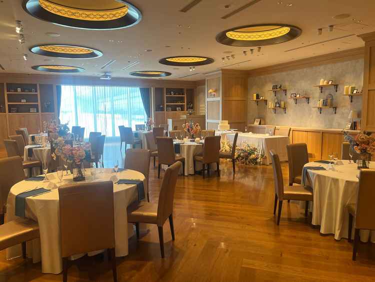 4.5月にリニューアル予定だそうですが、今まで見学してきた中で1番イメージが湧く披露宴会場でした。