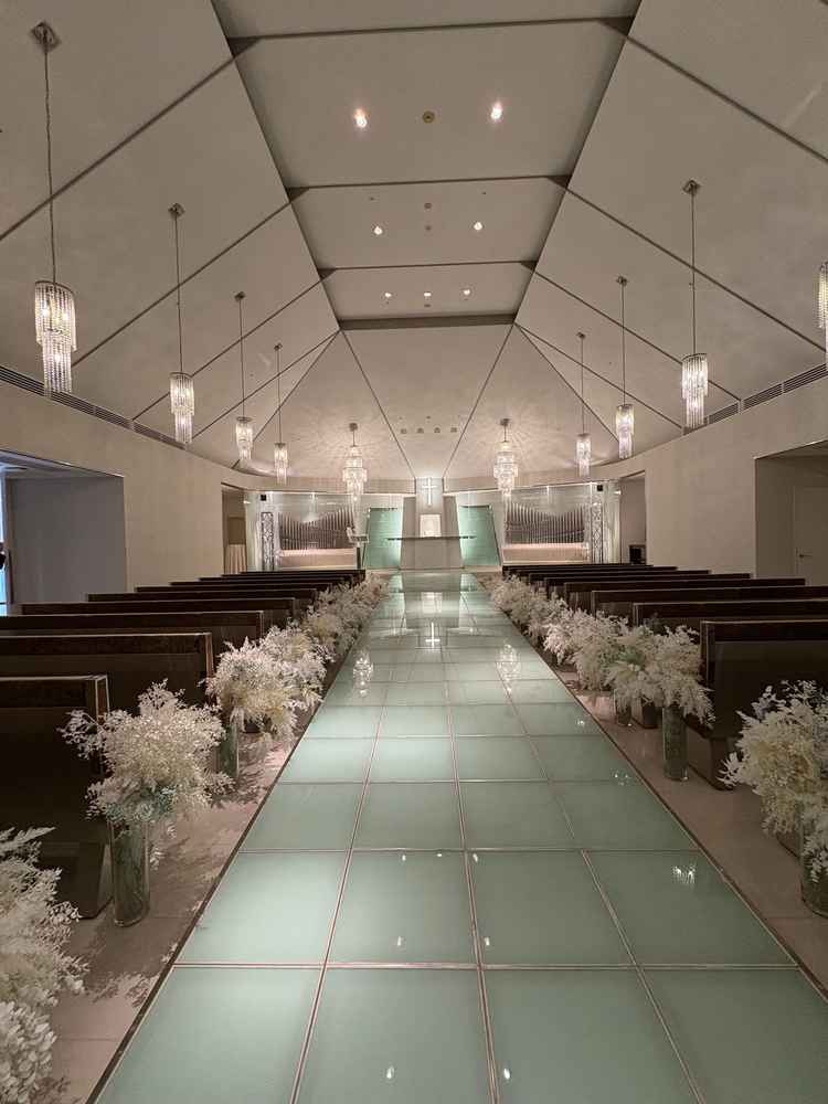 バージンロードがななめになっており、ドレスが映えると思いました。