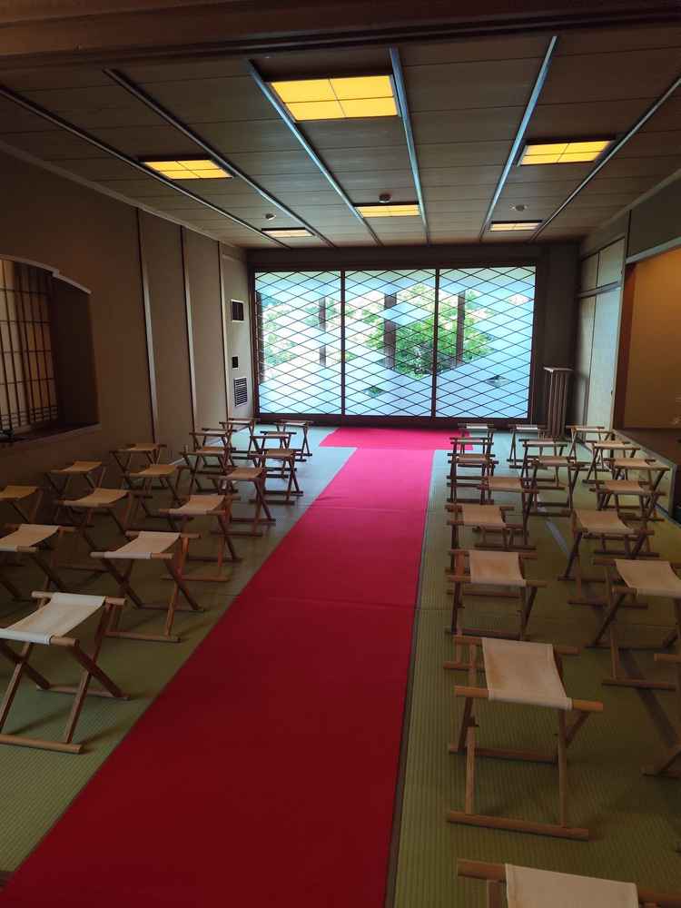 挙式会場に使用するお部屋です。人前式、神前式ともにこのお部屋で行うそうです。2階にあり、階段を登りま