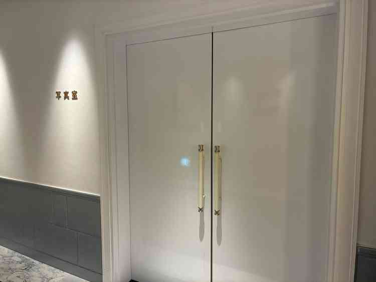 写真室、本日中は見られなかった。両家の親族が揃うこのタイミングで集合写真を残せるとのこと。