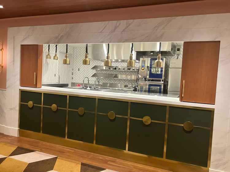 オープンキッチンがあり作りたてのご飯を食べられます