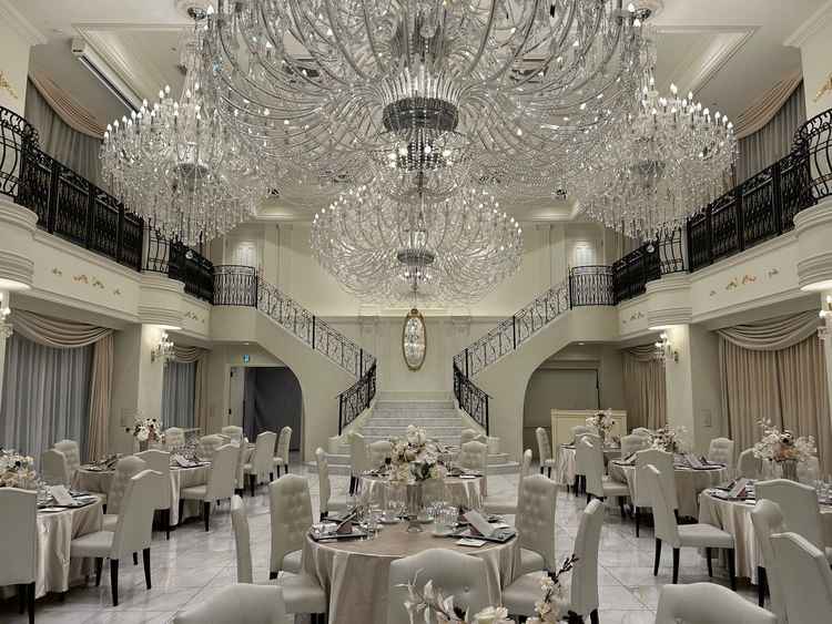 左右2つの階段はとても珍しく思った以上に素敵でした。